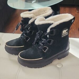 Sorel Black Boots with Cream Fur Trim